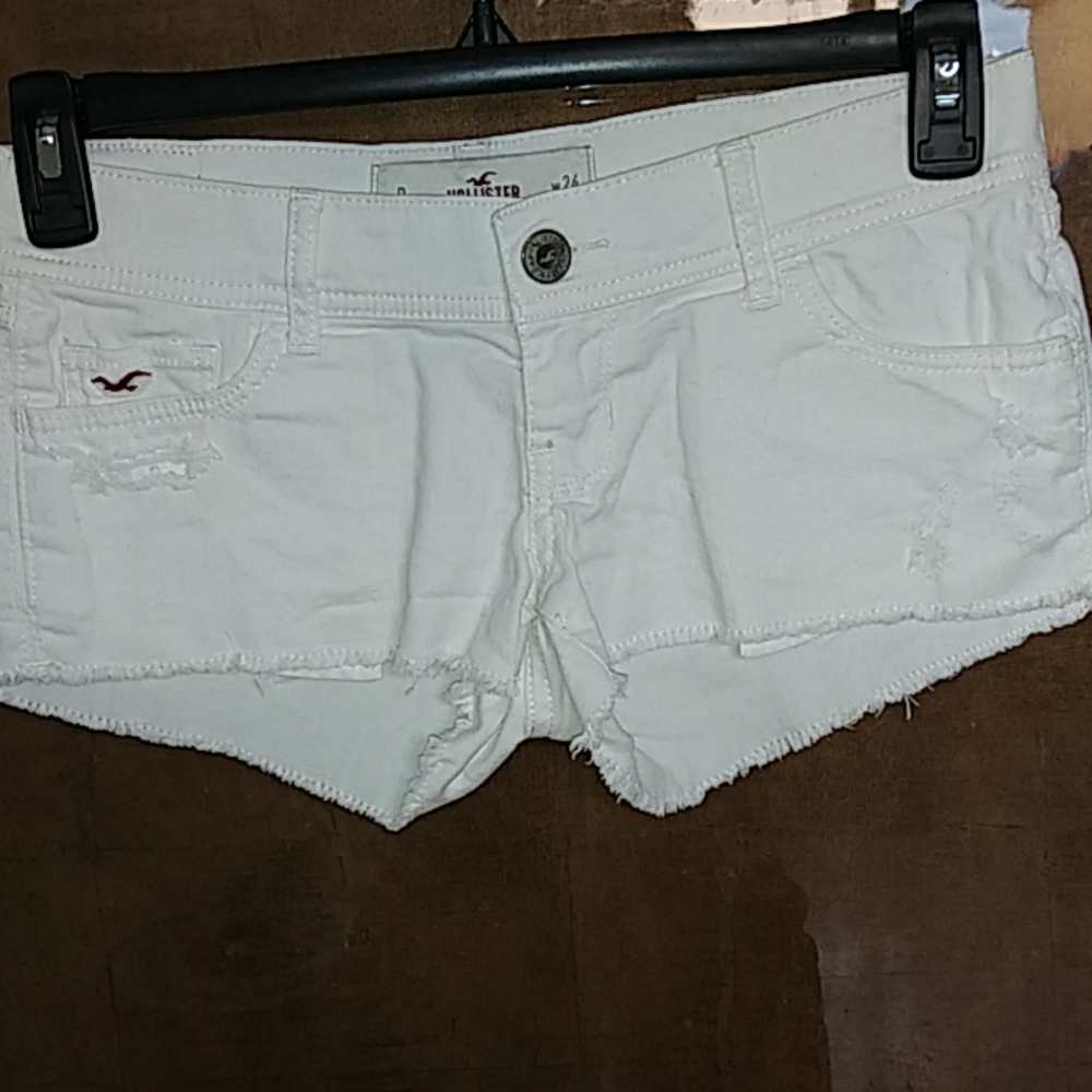 Hollister Low Rise Short White Jean. Used.Sz 0/24